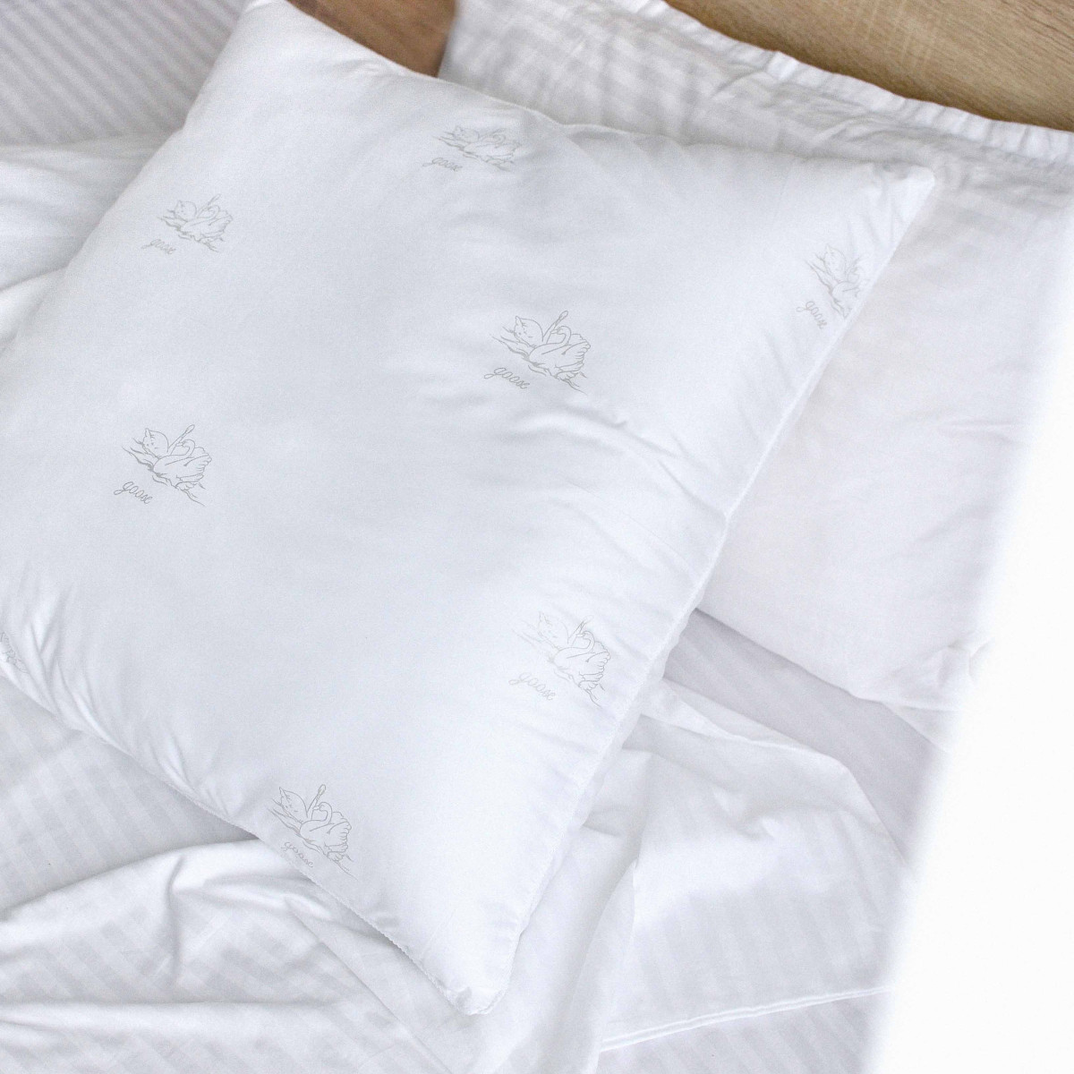 Подушка с лебяжьим пухом Viluta Soft 70х70