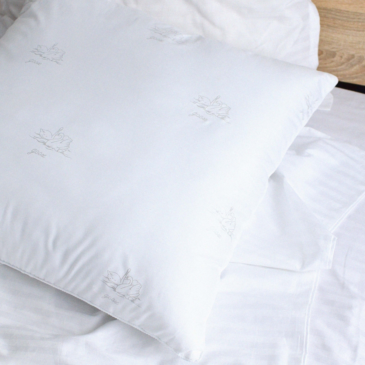 Подушка с лебяжьим пухом Viluta Soft 70х70